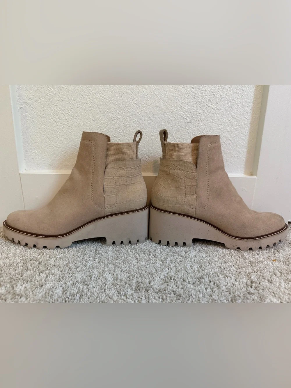 Dolce Vita Huey H20 Chelsea Lug Sole Bootie - Dune Suede